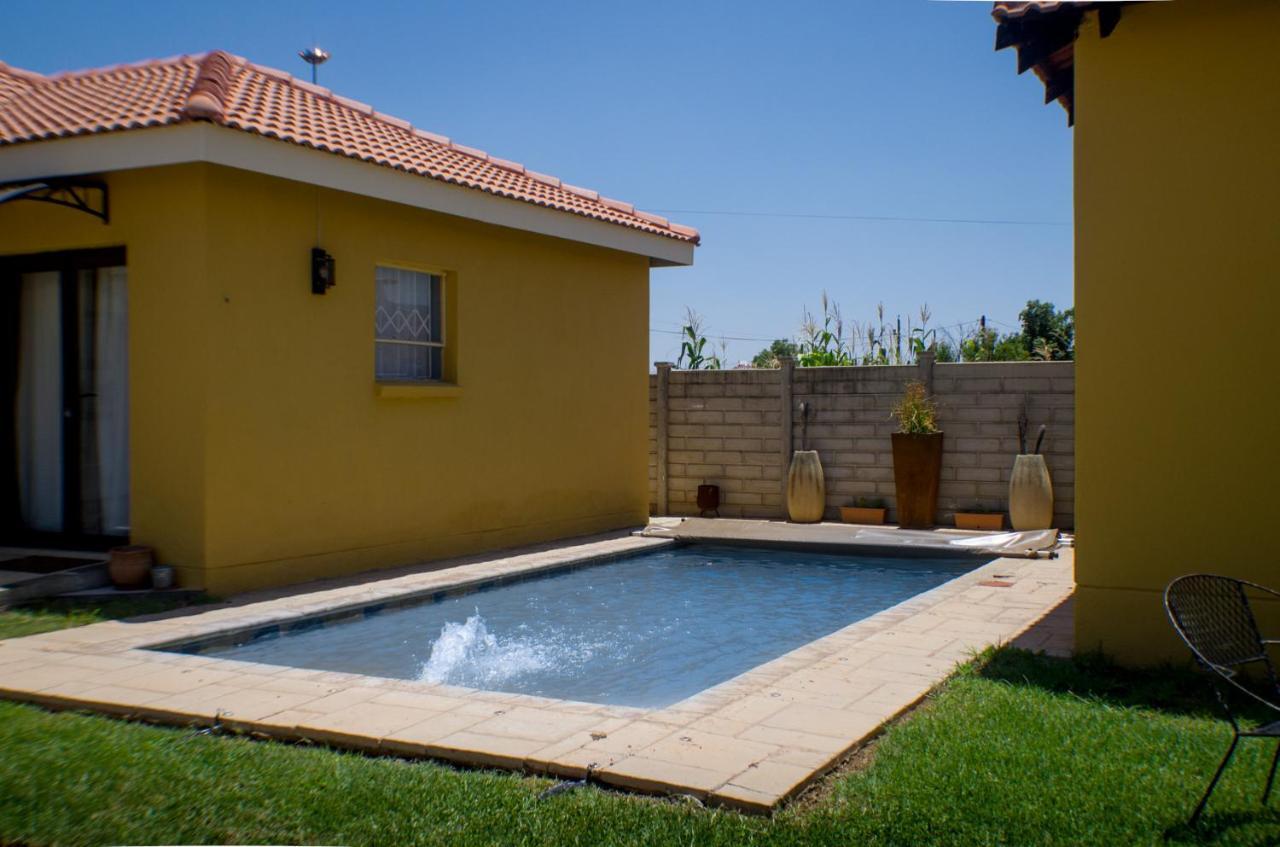 Seroloana Guest House Rustenburg Exterior photo